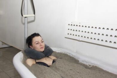 Les bains de boue dans un sanatorium médical soulageront l'inflammation et accéléreront la régénération des tissus en cas d'ostéochondrose thoracique