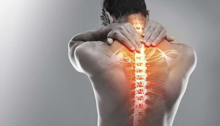 Douleur intense au milieu du dos - signe de lésion de la colonne vertébrale