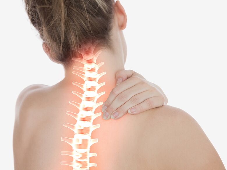 L'ostéochondrose cervicale se manifeste par une douleur sourde ou aiguë